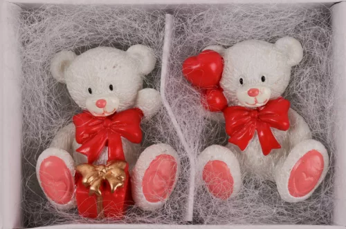 Fehér macipár piros nyakkendővel díszdobozban 3,2 cm