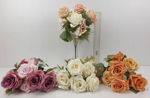 Élethű selyem 5 ágú rózsa és horetnzia csokor vegyes színekben választható 31cm