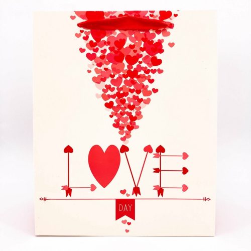 Ajándék tasak krém/piros szívek