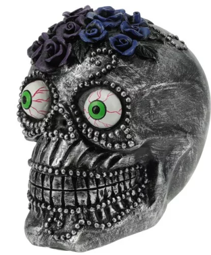 Halloween ezüst koponya lila rózsákkal és zöld szemekkel 15cm