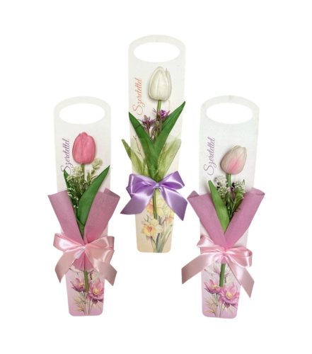 Fa tábla díszített tulipánnal, több színben 35cm