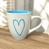 Szíves bögre fehér alapon kék szív mintával 10,5x11,5 cm