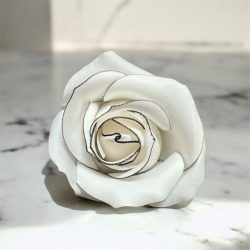 Szappanrózsafej fehér, fekete körvonallal 7x5,5 cm 