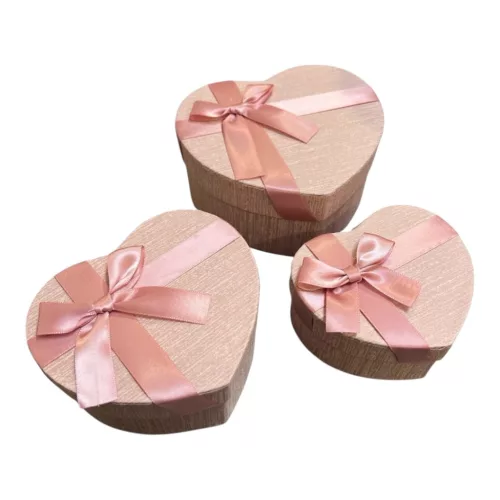 Szív alakú papírdoboz szett rózsaszínben15x14x7,5, 13x12x6, 11,5x10,5x5 cm 3 darabos kivitelben