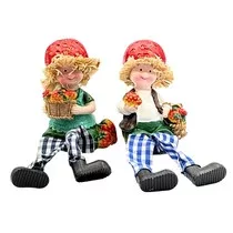Logólábú figura eperrel 6x9,5x4,5 cm 2 féle válaszható/db