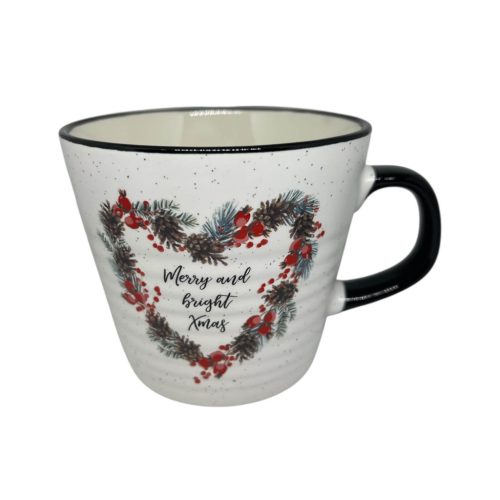 Karácsonyi bögre – Merry and bright Xmas felirattal és szívkoszorúval