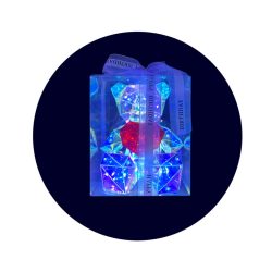   Világítós ledes maci figura szívvel, Happy Birthday feliratú szalaggal, dobozban 15cm