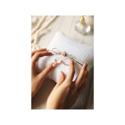 Gyűrűpárna fehér, csipke mintával és virággal 16x16cm